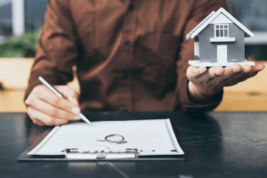 Client Signing Mortgage Contract with Mortgage Broker Nest Mortgaging